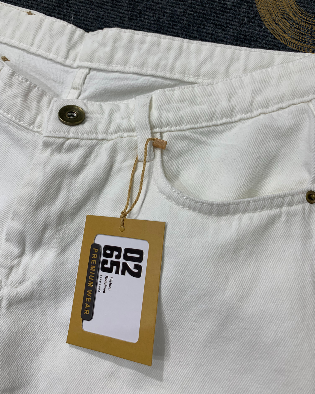 WHITE ANKLE LENGHT JEANS - Length 40"